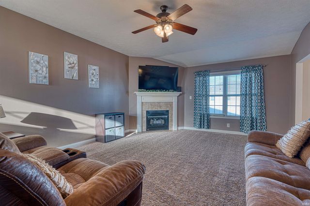 2511 Ellington Ridge Court, Evansville, IN 47711