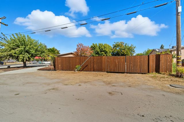 7140 Jones Rd, Winton, CA 95388