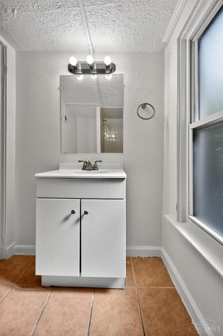 1634 Dewey Avenue, Cincinnati, OH 45205