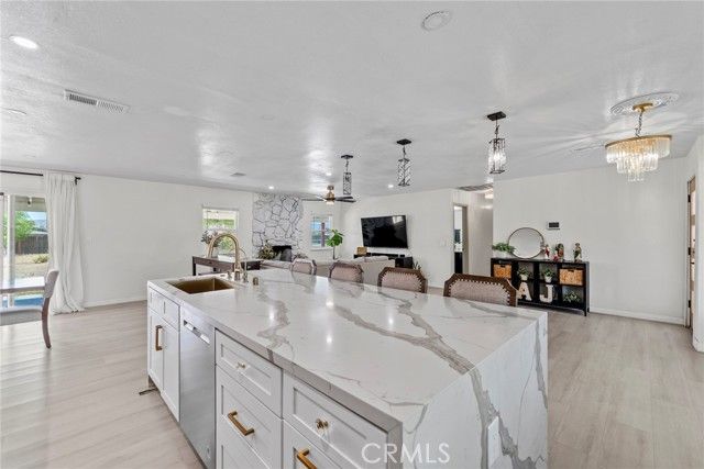 8263 3rd, Hesperia, CA 92345