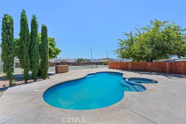 8263 3rd, Hesperia, CA 92345