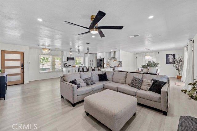 8263 3rd, Hesperia, CA 92345