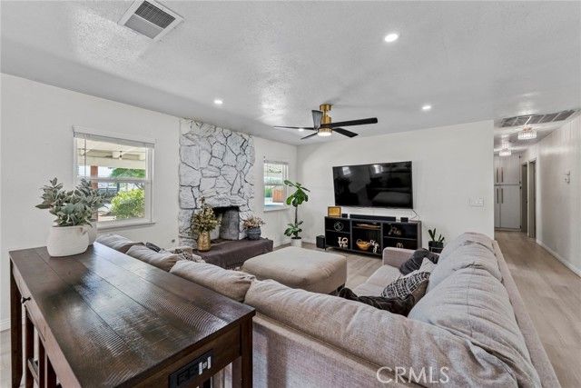 8263 3rd, Hesperia, CA 92345