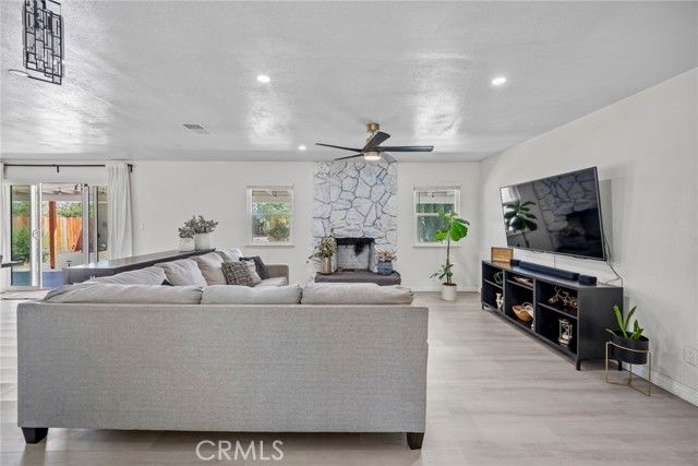 8263 3rd, Hesperia, CA 92345