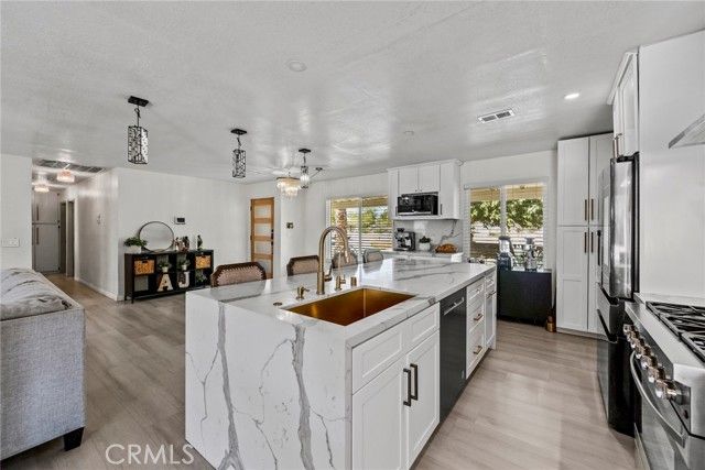 8263 3rd, Hesperia, CA 92345