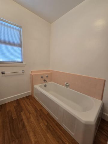 1406 N Thorne Avenue, Fresno, CA 93728