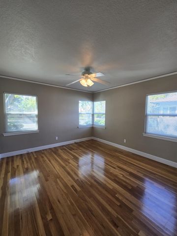 1406 N Thorne Avenue, Fresno, CA 93728