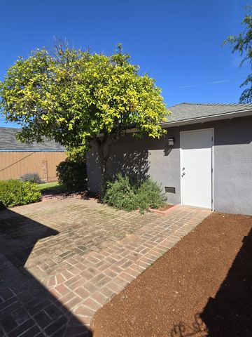 1406 N Thorne Avenue, Fresno, CA 93728