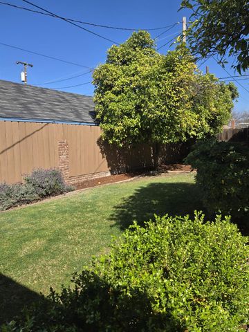 1406 N Thorne Avenue, Fresno, CA 93728