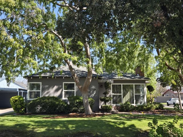 1406 N Thorne Avenue, Fresno, CA 93728