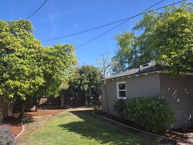 1406 N Thorne Avenue, Fresno, CA 93728