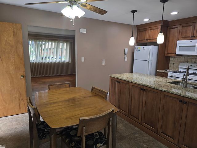 27074 Shackett, Warren, MI 48093