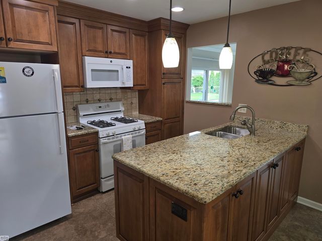 27074 Shackett, Warren, MI 48093