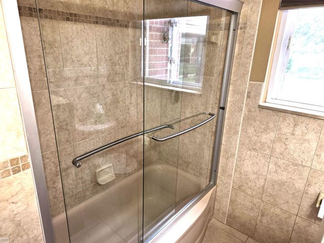 27074 Shackett, Warren, MI 48093