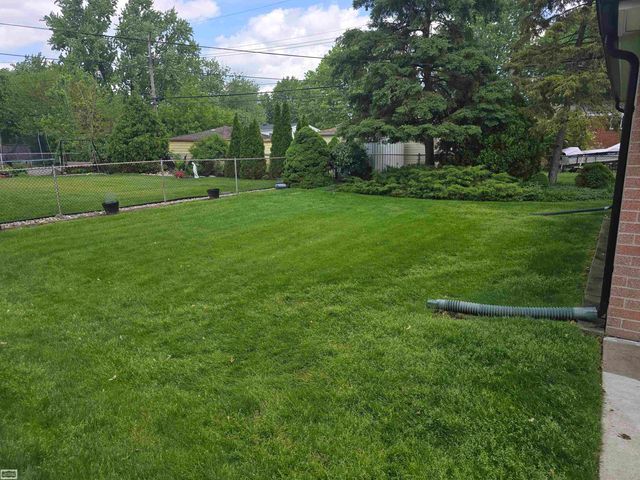 27074 Shackett, Warren, MI 48093