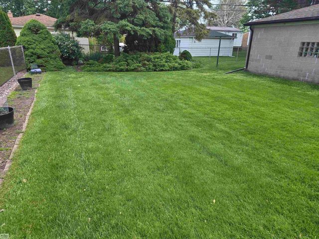 27074 Shackett, Warren, MI 48093