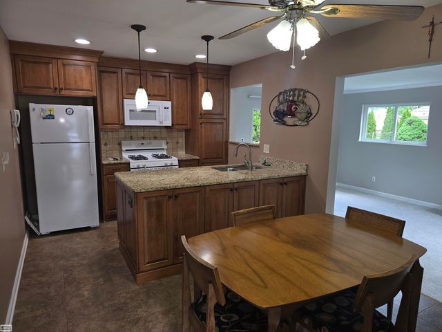 27074 Shackett, Warren, MI 48093