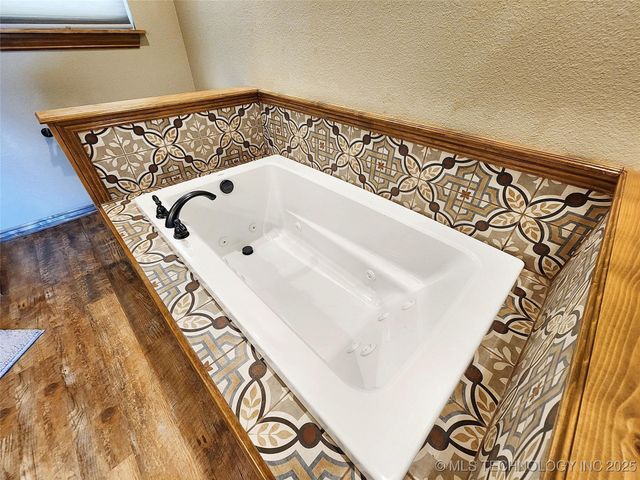 29498 S Timberline Drive, Park Hill, OK 74451