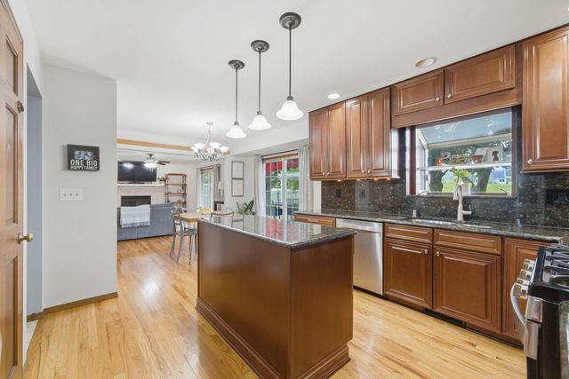 1907 Jeanette Avenue, St. Charles, IL 60174