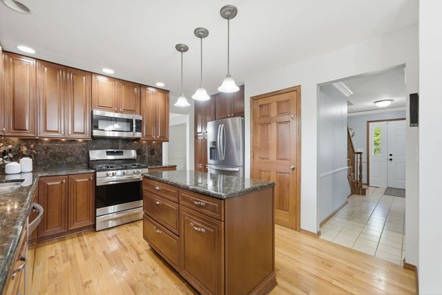 1907 Jeanette Avenue, St. Charles, IL 60174