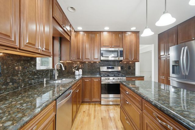 1907 Jeanette Avenue, St. Charles, IL 60174