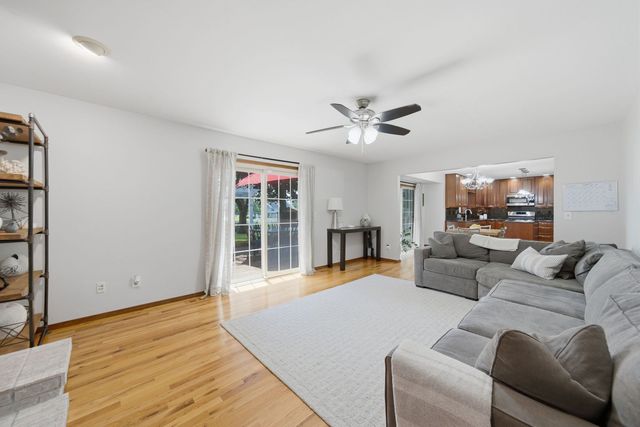 1907 Jeanette Avenue, St. Charles, IL 60174