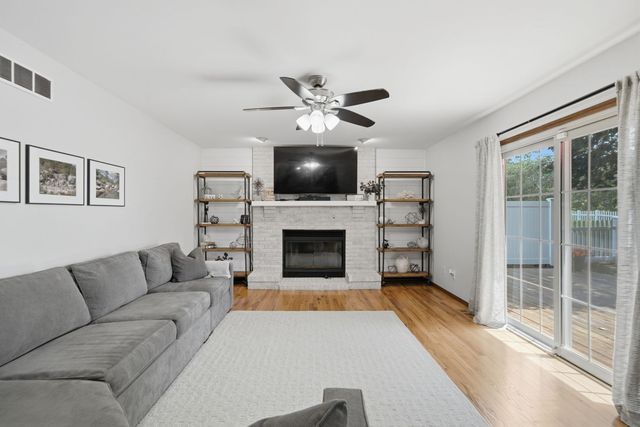 1907 Jeanette Avenue, St. Charles, IL 60174