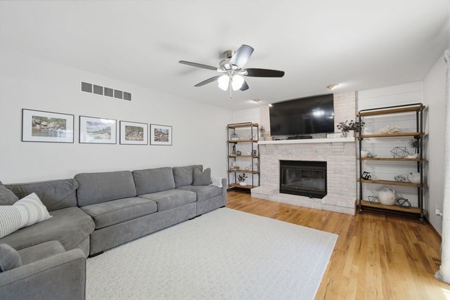 1907 Jeanette Avenue, St. Charles, IL 60174