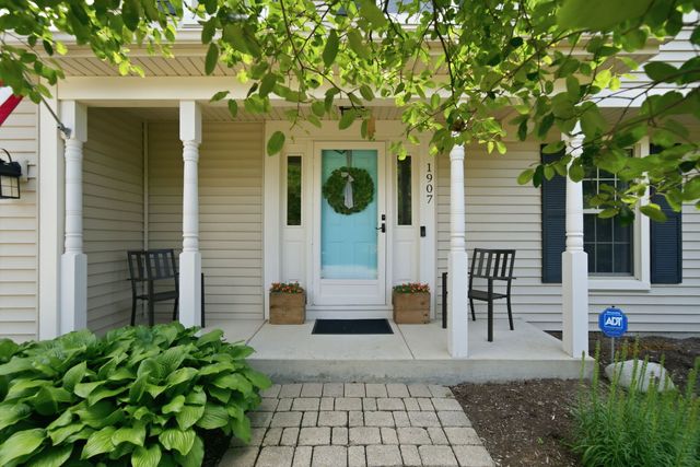 1907 Jeanette Avenue, St. Charles, IL 60174