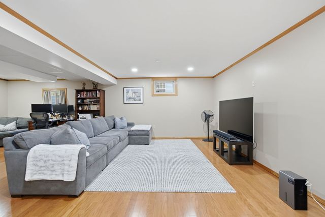 1907 Jeanette Avenue, St. Charles, IL 60174