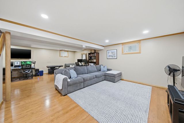 1907 Jeanette Avenue, St. Charles, IL 60174