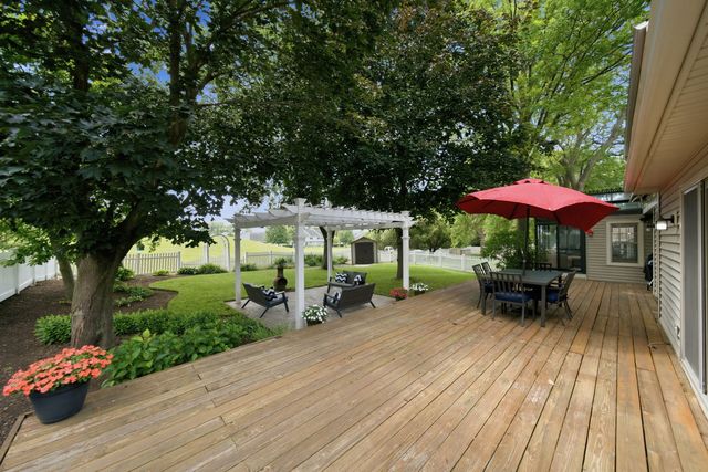 1907 Jeanette Avenue, St. Charles, IL 60174