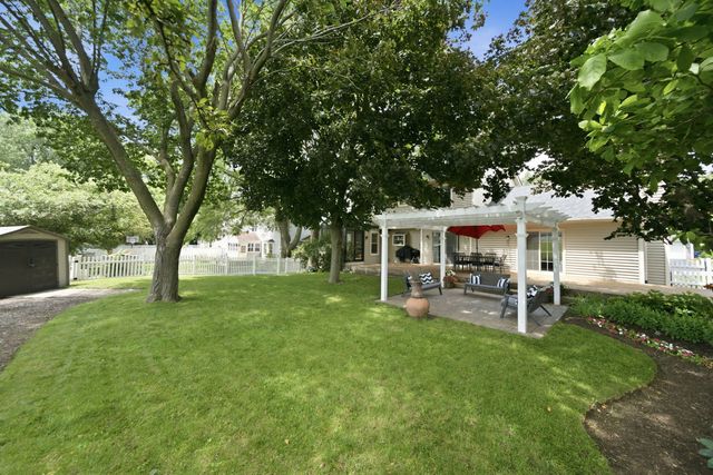 1907 Jeanette Avenue, St. Charles, IL 60174