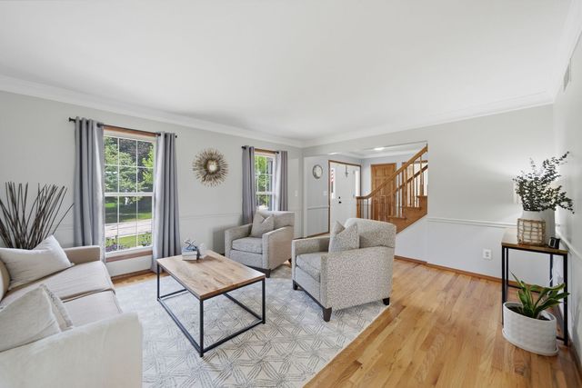 1907 Jeanette Avenue, St. Charles, IL 60174