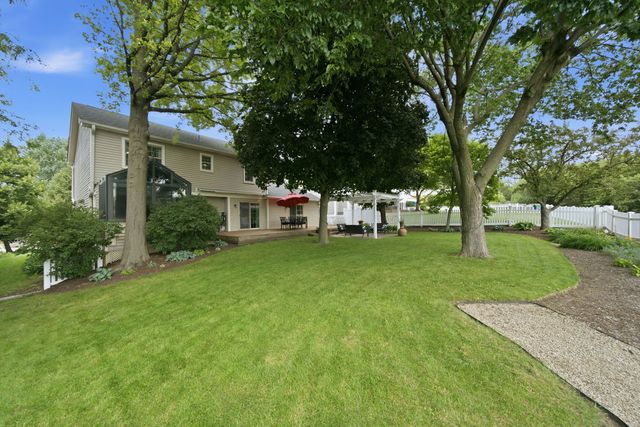 1907 Jeanette Avenue, St. Charles, IL 60174