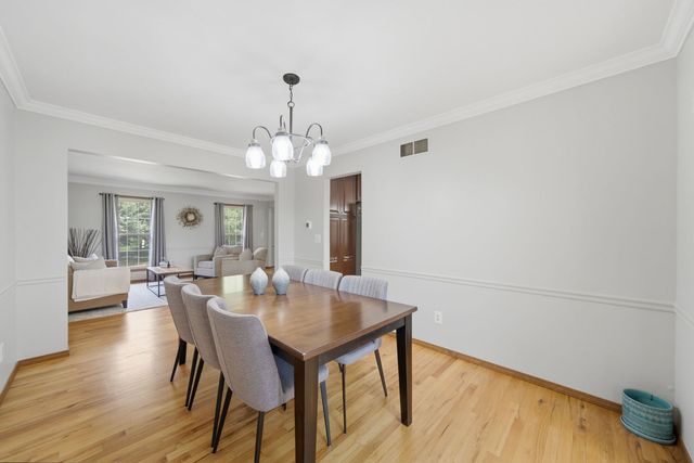 1907 Jeanette Avenue, St. Charles, IL 60174