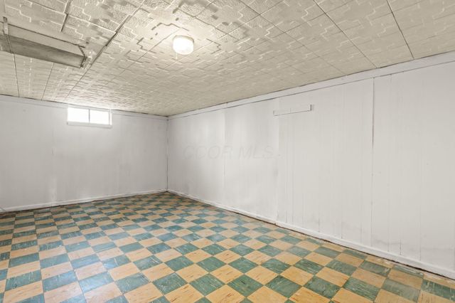 989 Davis Avenue, Newark, OH 43055