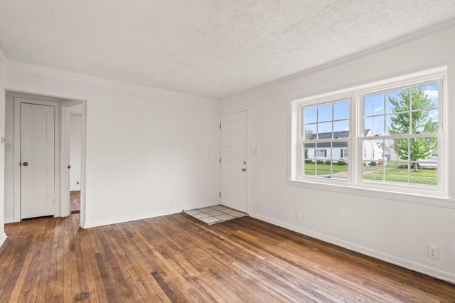 989 Davis Avenue, Newark, OH 43055