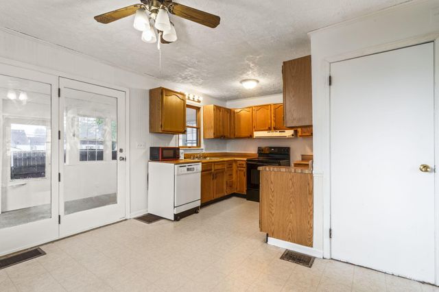 989 Davis Avenue, Newark, OH 43055