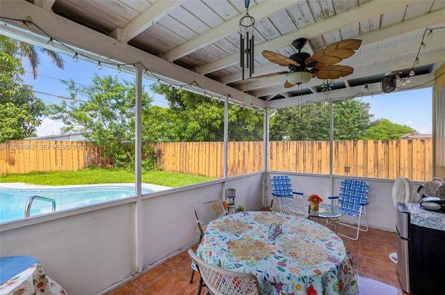 304 SW 68th Avenue, Pembroke Pines, FL 33023