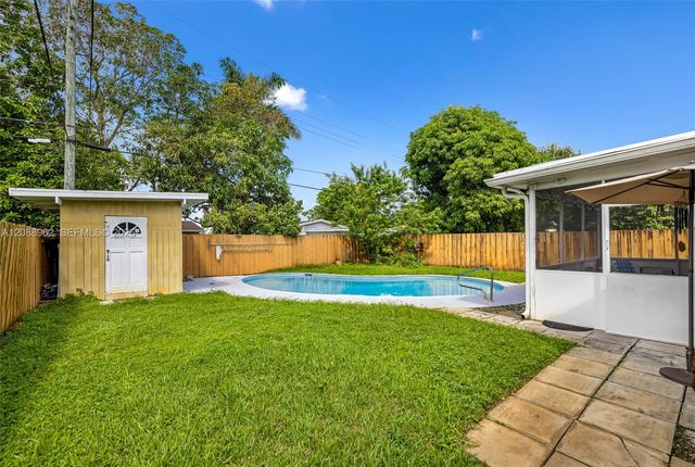 304 SW 68th Avenue, Pembroke Pines, FL 33023