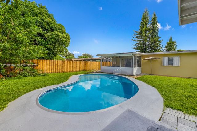 304 SW 68th Avenue, Pembroke Pines, FL 33023