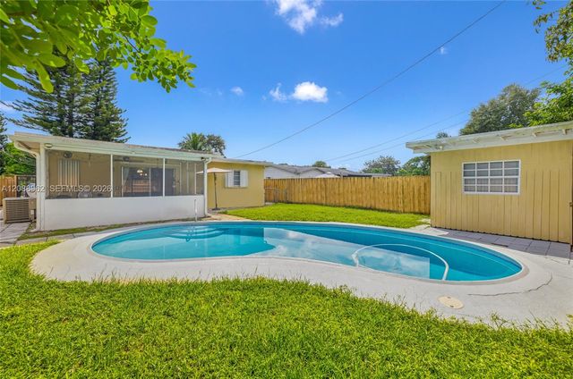 304 SW 68th Avenue, Pembroke Pines, FL 33023