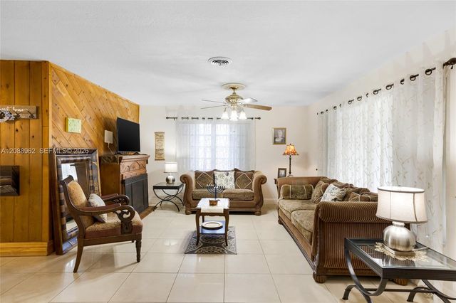 304 SW 68th Avenue, Pembroke Pines, FL 33023
