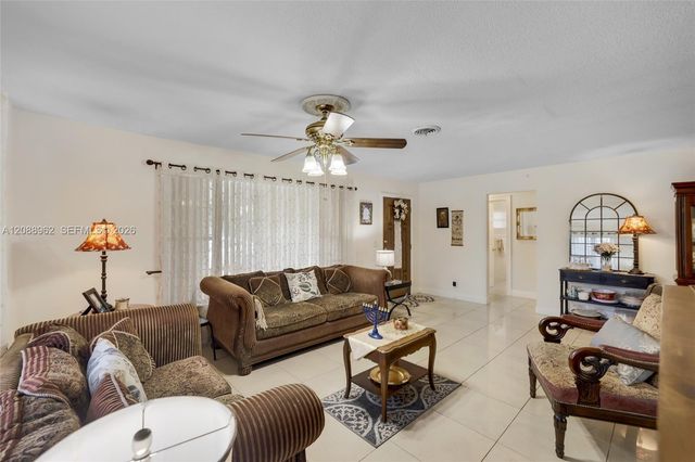304 SW 68th Avenue, Pembroke Pines, FL 33023