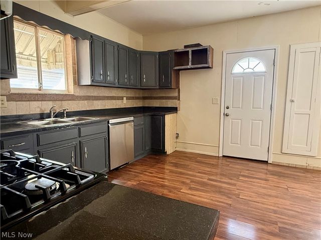 1206 W Virginia Avenue, Parkersburg, WV 26104