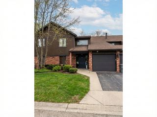 15 Creekside Circle B, Elgin, IL 60123