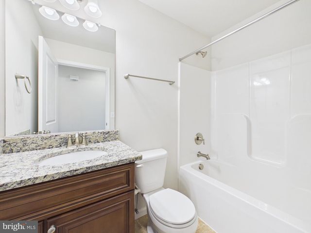 8 HOWARD CIR, Fredericksburg, VA 22405