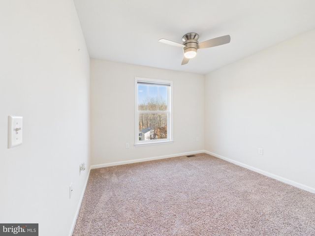 8 HOWARD CIR, Fredericksburg, VA 22405