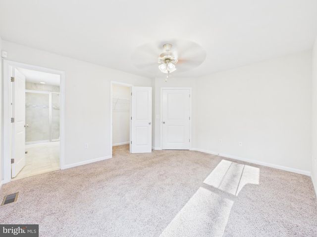 8 HOWARD CIR, Fredericksburg, VA 22405